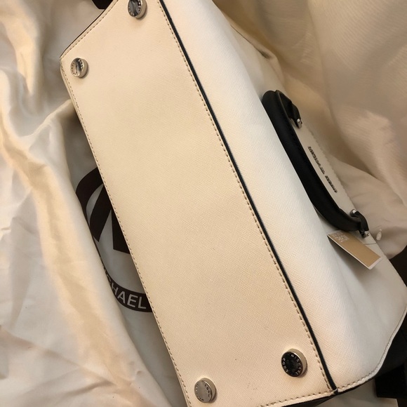 SOLD⭐️NWT💯Autehntic Michael Kors Large Selma Satchel - Picture 6 of 13